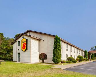 Super 8 by Wyndham Grayling - Grayling - Building