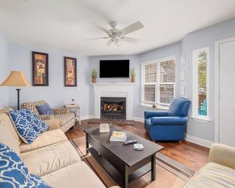 Welcome to Your Home Away From Home! - Mount Pleasant - Living room