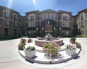 Holiday Inn Express Windsor Sonoma Wine Country By IHG - Windsor - Building