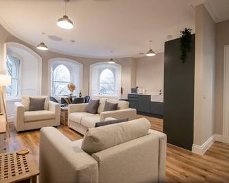 Venlaw Castle, 2 bed apartment, pet friendly - Peebles - Living room
