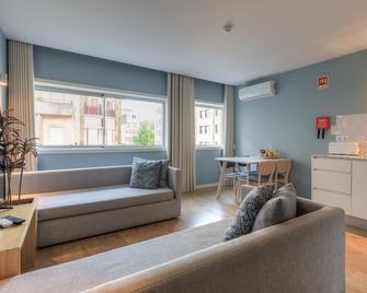 Spot Family Apartments - Porto - Wohnzimmer