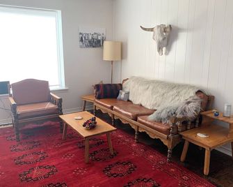 Cozy 1-bedroom apartment in lovely San Angelo with AC, WiFi - San Angelo - Living room