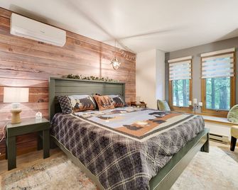Hot Tub, Golf Cart & Fire Pit, Family Memories! Hiking, Skiing! Add a Day Disc - Pocono Pines - Chambre