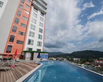 Grand Inhotel Kota Kinabalu - Kota Kinabalu - Pool