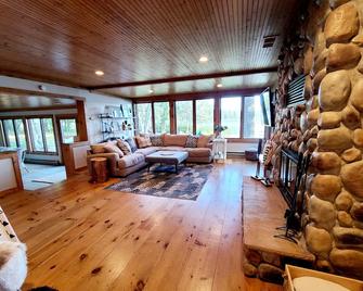 Private Beach, Beautiful Lake Home, Fishing, Recreation - Everything You Need! - Pequot Lakes - Sala de estar