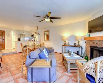 Driftwood at Imperial Beach - Imperial Beach - Living room