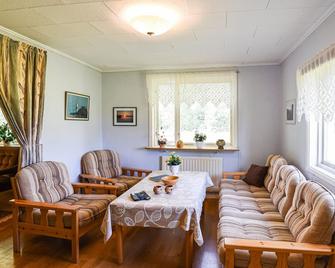 3 Bedroom Amazing Home In Vänersborg - Vanersborg - Wohnzimmer