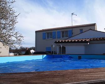 Grande maison pour 10 avec piscine - Avrillé - Piscina