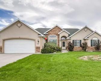Cheerful 4-Bedroom home with an interior fireplace - Heber City - Edificio