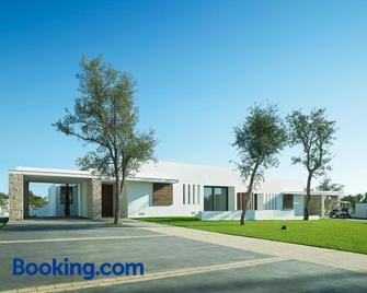 Holiday Rentals At Pga Catalunya - Caldes de Malavella - Building