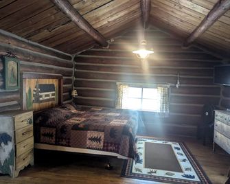 Secluded Lakeside Log Cabin Ideal For Co - Clam Lake