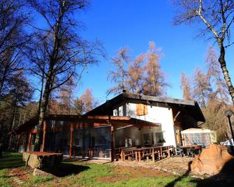 Albergo Pineta - Castello di fiemme - Edificio