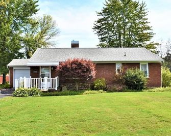 Ranch near Conneaut Lake, Pymatuning Lake, and Lake Erie - Meadville