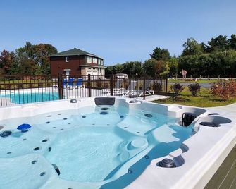 Hôtel à la maison - Le Grand-Duc, montagne et ski - Potton - Piscina