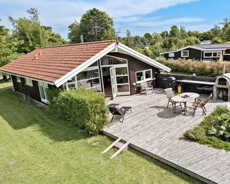 Nice home in Sjællands Odde with WiFi - Sjaellands Odde - Patio