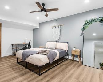 HGTV quality, private guest suite, country getaway with hot tub & fire pit - Centreville - Habitación