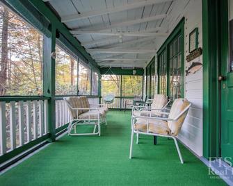 'The Chalet' at Lake Mokoma - Laporte - Balcón