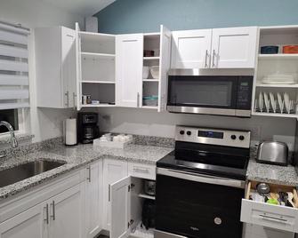 Fully Equipped Little Orchid Home at LaBelle, Florida. - LaBelle - Keuken
