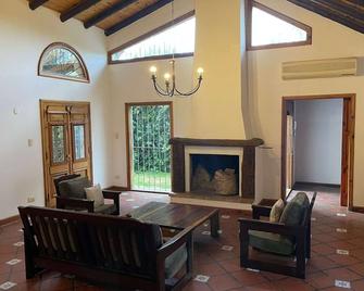 Casa Loria by Vilvey Turismo - Agrelo - Sala de estar