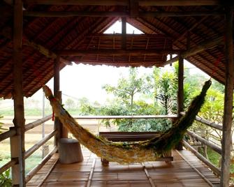 Churn Yuen Pai By Gampanat Guesthouse - Pai - Балкон