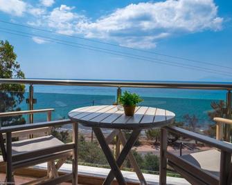 Life's Moments - Thasos Town - Balcón