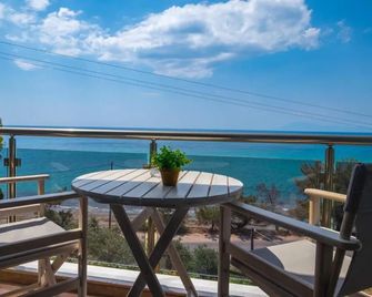 Life's Moments - Thasos Town - Balkón