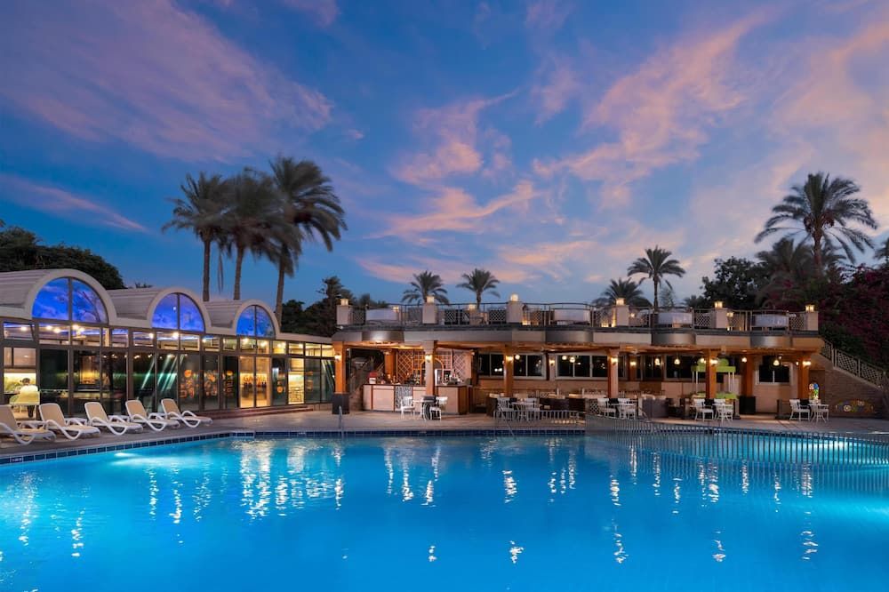 منتجع بيرامدز باي جاز