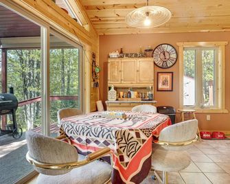 Lakefront Family Cabin With Views In Med - Medford - Dining room