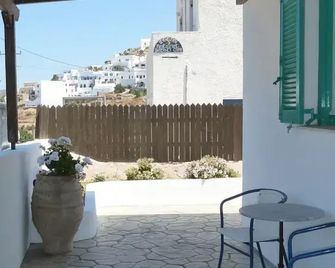 4 Season Rooms And Apartments - Ios - Balcone