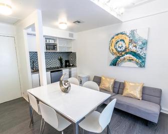 Barbizon on Ocean Drive Apartments - Miami Beach - Dining room