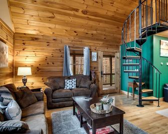 Cozy Hot Tub Cabin! - Bryson City - Living room