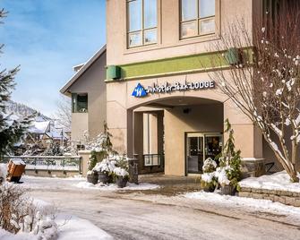 Relaxing 5th-floor studio with fireplace, kitchenette, & free WiFi - lift access - Whistler - Gebäude