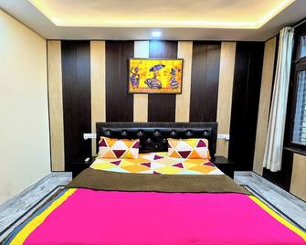 Sukoon Homestay: Peaceful stay, tasty food, comfort in nature. - Agra - Bedroom