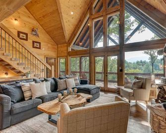 Unplug - Ellijay - Living room