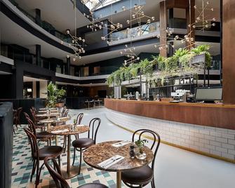 Corendon Urban Amsterdam Schiphol Airport Hotel - Бадхуведорп - Бар