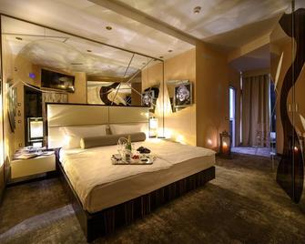 Hotel Corona - Tirano - Bedroom
