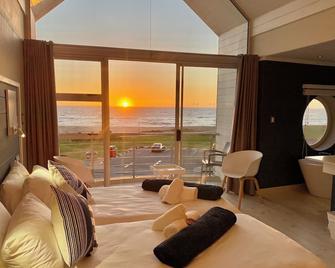 At The Sea Boutique Guesthouse - Swakopmund - Yatak Odası