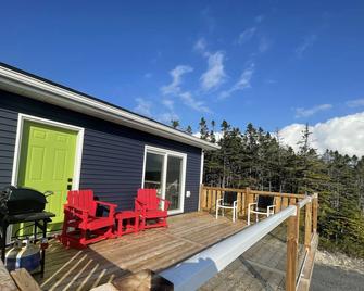 Private home in the woods with panoramic views off the deck - Dildo - Balcony