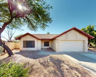 Desert Blooms - Avondale - Building