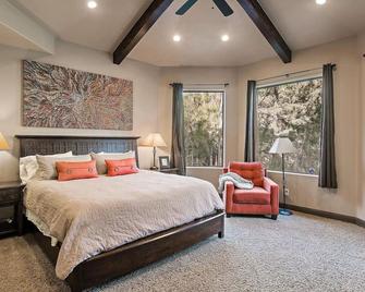 New Swimming pool! Private Family Home - Closest Villa to Zion National park! - Springdale - Bedroom