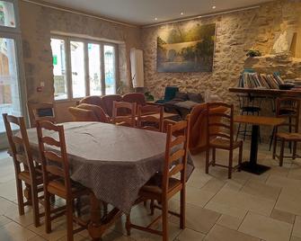 Hostel Le Diablotin - Saint-Jean-de-Fos - Restaurant