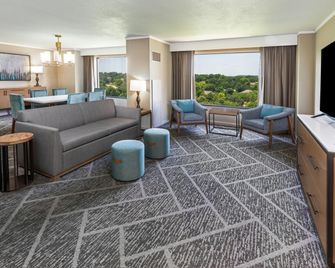 DoubleTree by Hilton Tulsa - Warren Place - Tulsa - Sala de estar
