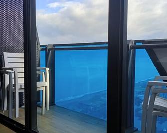 Royal Sea Breeze Apartment - Batum - Balkon