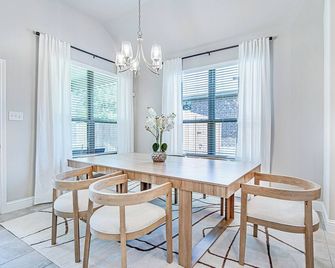 Home Sweet 'Holy Cow, Is This Really a Rental' Home - White Settlement - Jídelna