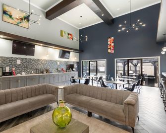 Wingate by Wyndham Humble/Houston Intercontinental Airport - Humble - Lobby