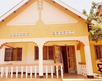 Converge Hotel - Kampala - Gebouw