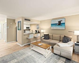 World Class Resort, Famous Beaches, Great Amenities - Captiva - Living room