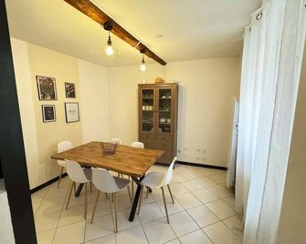 Chambre Neuf Ecluses 2e etage - Béziers - Dining room