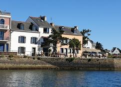 REF 606 Very nice renovated house, beautiful location overlooking the channel - Concarneau - Edificio