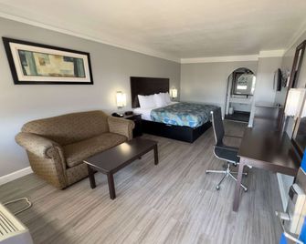 Days Inn by Wyndham Gonzales - Gonzales - Schlafzimmer